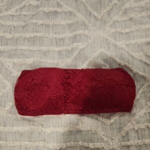 Elegant Lightly Padded Cranberry Lace Bandeau Size M/L